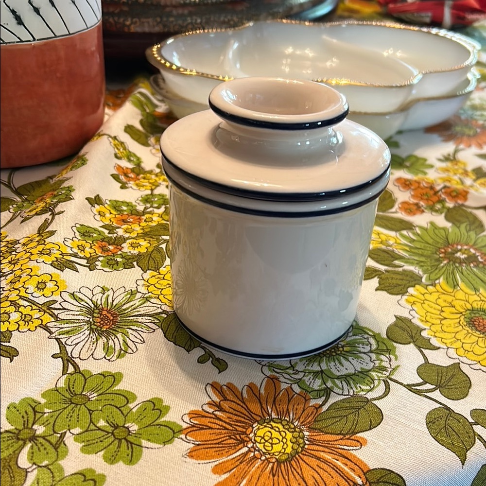 Cream and Navy/Delft Blue Butter Bell Crock